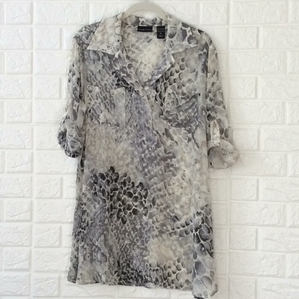 New York & Co animal print collar Henley blouse